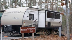 How to Find Seasonal Jobs While Traveling in the USA: A Guide for RV and Camping Enthusiasts